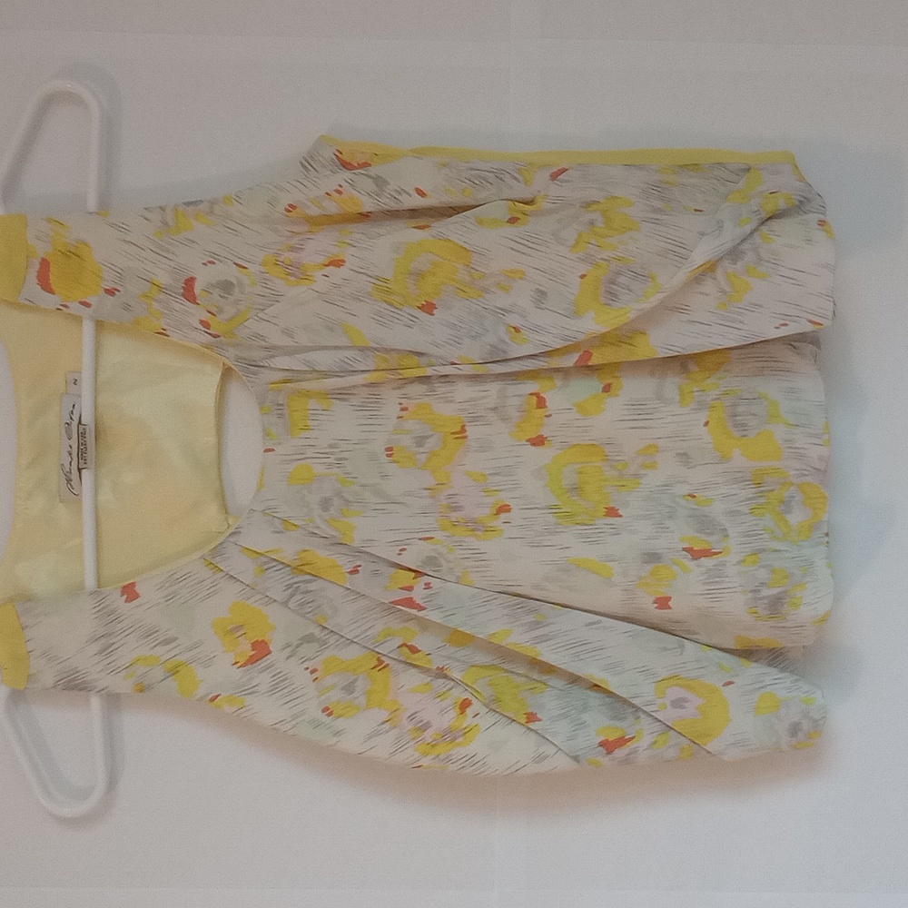 Hunter Dixon cropped sleeveless open back blouse bubble hem size 2 yellow